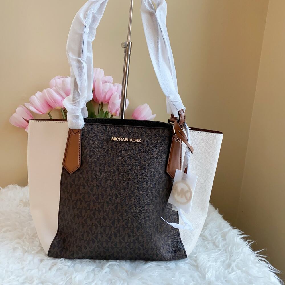 Michael Kors medium zip tote
